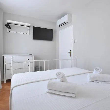 Ton, Old Town Apartment *