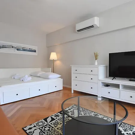 Ton, Old Town Apartment *