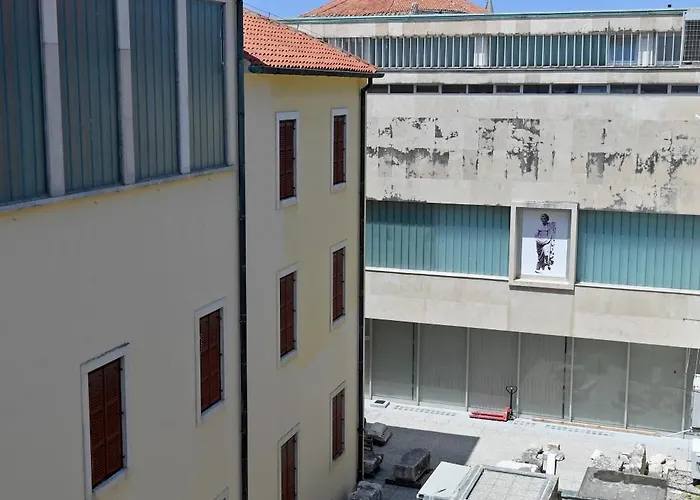 Ton, Old Town Apartman